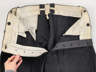 Schwarze Stiefelhose, wohl für einen Angehörigen des NSKK. Eigentumstück in gutem Gesamtzustand