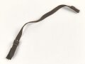 Stahlhelm Kinnriemen Wehrmacht, neuzeitliche Fertigung. Angetrocknet, ungereinigt