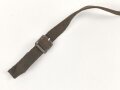 Stahlhelm Kinnriemen Wehrmacht, neuzeitliche Fertigung. Angetrocknet, ungereinigt