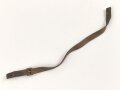 Stahlhelm Kinnriemen Wehrmacht, neuzeitliche Fertigung. Angetrocknet, ungereinigt