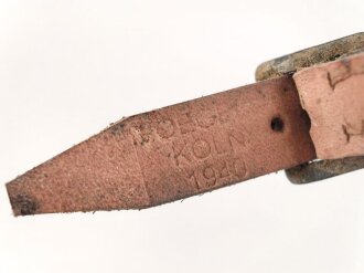 Stahlhelm Kinnriemen Wehrmacht, neuzeitliche Fertigung. Angetrocknet, ungereinigt