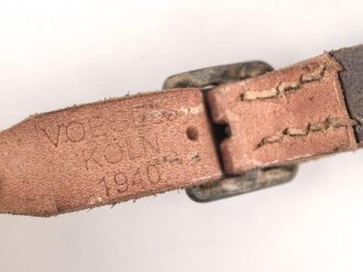 Stahlhelm Kinnriemen Wehrmacht, neuzeitliche Fertigung. Angetrocknet, ungereinigt