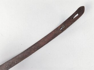 Stahlhelm Kinnriemen Wehrmacht, neuzeitliche Fertigung. Angetrocknet, ungereinigt