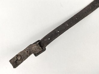 Stahlhelm Kinnriemen Wehrmacht, neuzeitliche Fertigung. Ausgetrocknet, ungereinigt