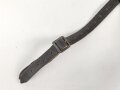 Stahlhelm Kinnriemen Wehrmacht, neuzeitliche Fertigung. Angetrocknet, ungereinigt