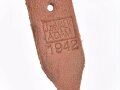 Stahlhelm Kinnriemen Wehrmacht, neuzeitliche Fertigung. Angetrocknet, ungereinigt