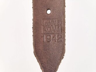 Stahlhelm Kinnriemen Wehrmacht, neuzeitliche Fertigung. Angetrocknet, ungereinigt