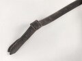 Stahlhelm Kinnriemen Wehrmacht, neuzeitliche Fertigung. Angetrocknet, ungereinigt