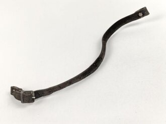 Stahlhelm Kinnriemen Wehrmacht, neuzeitliche Fertigung. Ausgetrocknet, ungereinigt