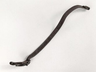Stahlhelm Kinnriemen Wehrmacht, neuzeitliche Fertigung. Ausgetrocknet, ungereinigt