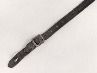 Stahlhelm Kinnriemen Wehrmacht, neuzeitliche Fertigung. Ungereinigt
