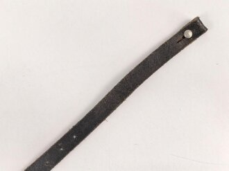 Stahlhelm Kinnriemen Wehrmacht, neuzeitliche Fertigung. Ungereinigt