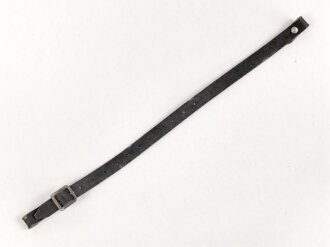 Stahlhelm Kinnriemen Wehrmacht, neuzeitliche Fertigung. Ungereinigt