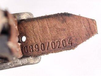 Stahlhelm Kinnriemen Wehrmacht, neuzeitliche Fertigung. Ungereinigt