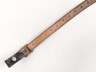 Stahlhelm Kinnriemen Wehrmacht, neuzeitliche Fertigung. Ungereinigt