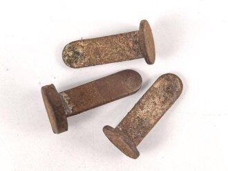1. Weltkrieg, Satz Stahlhelm Nieten, neuzeitliche Fertigung, angerostet