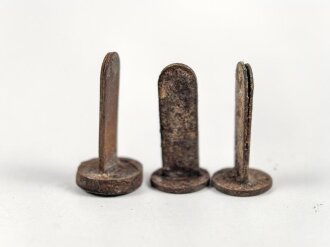 1. Weltkrieg, Satz Stahlhelm Nieten, neuzeitliche Fertigung, angerostet