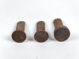 1. Weltkrieg, Satz Stahlhelm Nieten, neuzeitliche Fertigung, angerostet