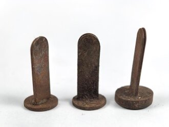 1. Weltkrieg, Satz Stahlhelm Nieten, neuzeitliche Fertigung, angerostet