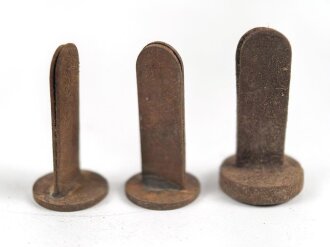 1. Weltkrieg, Satz Stahlhelm Nieten, neuzeitliche Fertigung, angerostet