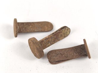 1. Weltkrieg, Satz Stahlhelm Nieten, neuzeitliche Fertigung, angerostet
