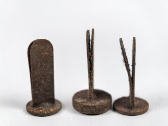 1. Weltkrieg, Satz Stahlhelm Nieten, neuzeitliche Fertigung, angerostet