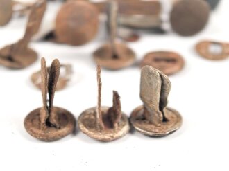 Konvolut Ersatzteile für Stahlhelm, alt und neuteile, meist defekt