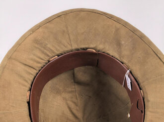 Italien, Tropenhelm Modell 1940. Die Lüftungssiebe fehlen, ungereinigtes Stück
