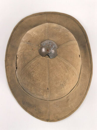 Italien, Tropenhelm Modell 1940. Die Lüftungssiebe fehlen, ungereinigtes Stück