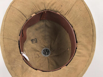 Italien, Tropenhelm Modell 1940. Die Lüftungssiebe fehlen, ungereinigtes Stück