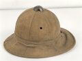 Italien, Tropenhelm Modell 1940. Die Lüftungssiebe fehlen, ungereinigtes Stück