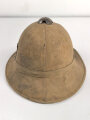 Italien, Tropenhelm Modell 1940. Die Lüftungssiebe fehlen, ungereinigtes Stück
