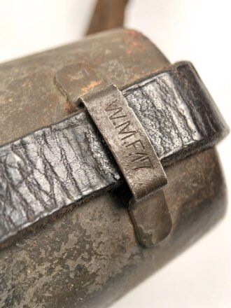 1.Weltkrieg,  Labeflasche datiert 1917. das Leder angetrocknet, ungereinigtes Stück