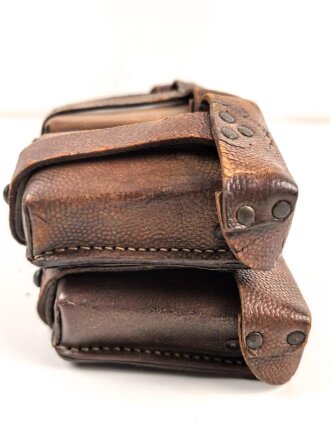 1. Weltkrieg, Paar Patronentasche für Berittene, getragene Stücke, datiert 1914, Kammerstücke Ulanen Regiment 7