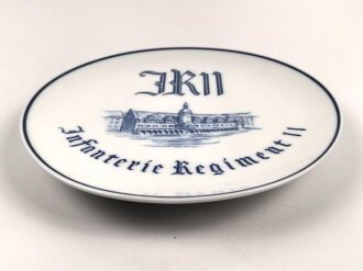 Infanterie Regiment 11 Leipzig, Erinnerungsteller aus Porzellan, Manufaktur Meissen. Unbeschädigtes Stück