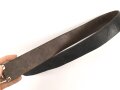 Koppelriemen für Angehörige von Parteiverbänden. Geschwärztes Leder, Gesamtlänge 85cm. Angetrocknet, ungereinigt