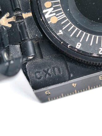 Kompass Wehrmacht aus schwarzer Preßmasse , Hersteller" cxn" .Gebraucht