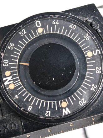 Kompass Wehrmacht aus schwarzer Preßmasse , Hersteller" cxn" .Gebraucht