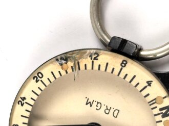 Kompass Wehrmacht aus schwarzer Preßmasse , Hersteller" Busch Rathenow" .Gebraucht