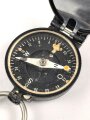 Kompass Wehrmacht aus lackiertem Messingblech, Hersteller " Fuess Berlin" an lederner Fangschnur