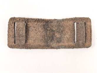 Lederaufschub für den Trageriemen der Gasmaske Wehrmacht, datiert 1940