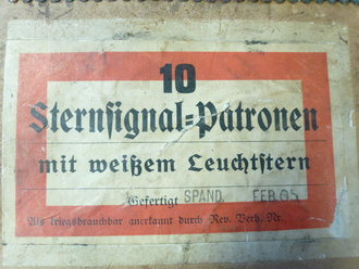 Pappkasten für "10 Sternsignal-Patronen mit weißem Leuchtstern" datiert 1905, als Kriegsbrauchbar anerkannt