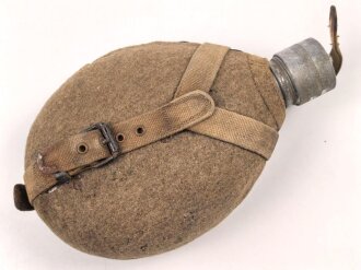 1.Weltkrieg, Feldflasche Modell 1910. Ungewöhnliche Ausführung, Schraubdeckel sitzt fest, Riemen abgerissen