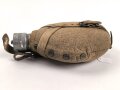 1.Weltkrieg, Feldflasche Modell 1910. Ungewöhnliche Ausführung, Schraubdeckel sitzt fest, Riemen abgerissen