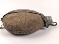 1.Weltkrieg, Feldflasche Modell 1910. Ungereinigter Fundzustand, Leder trocken