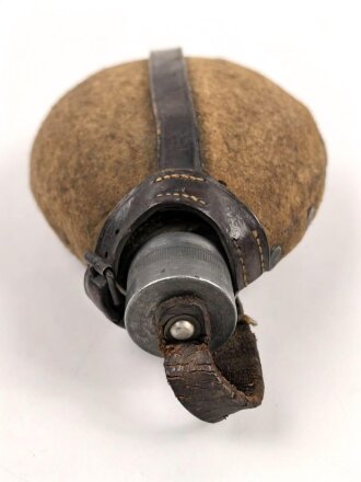 1.Weltkrieg, Feldflasche Modell 1910. Getragenes Stück, datiert 1914, defekt