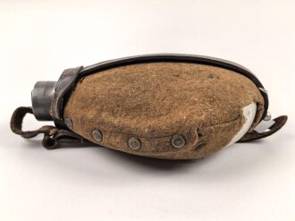 1.Weltkrieg, Feldflasche Modell 1910. Getragenes Stück, datiert 1914, defekt