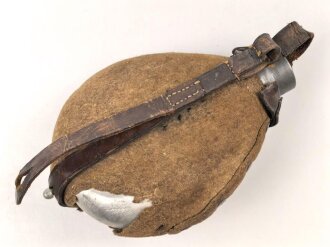 1.Weltkrieg, Feldflasche Modell 1910. Getragenes Stück, datiert 1914, defekt