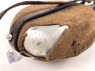 1.Weltkrieg, Feldflasche Modell 1910. Getragenes Stück, datiert 1914, defekt