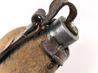 1.Weltkrieg, Feldflasche Modell 1910. Getragenes Stück, datiert 1914, defekt